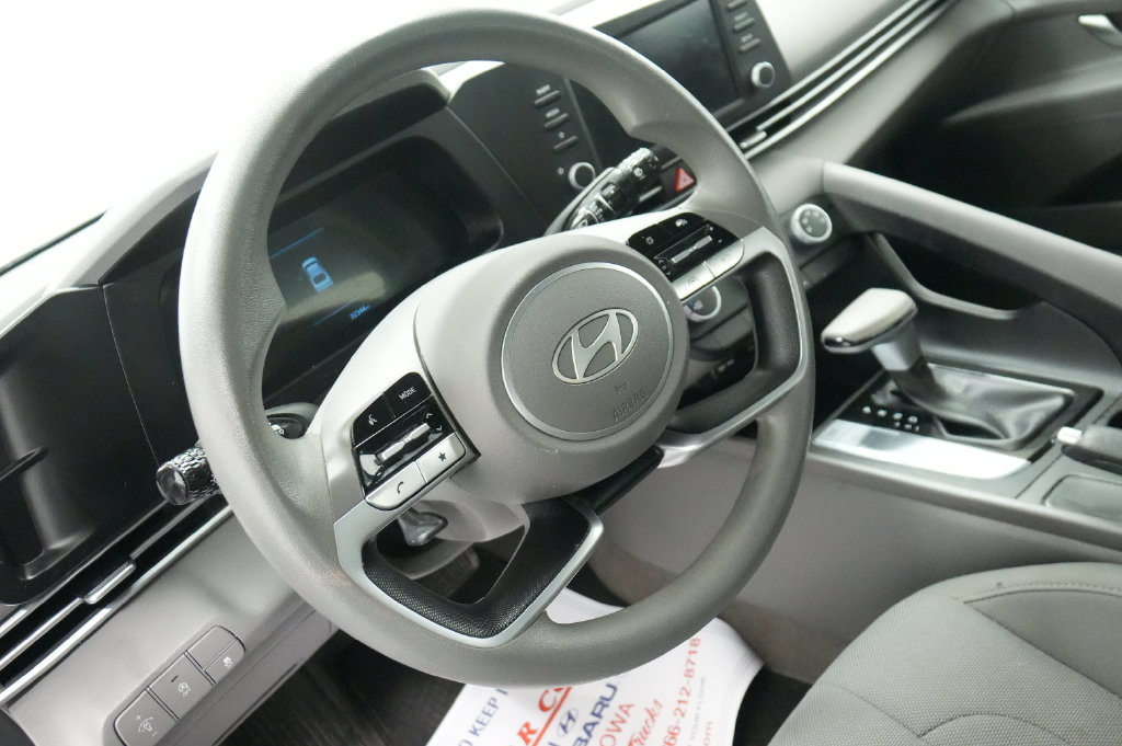 Used 2024 Hyundai Elantra SE FWD image 12