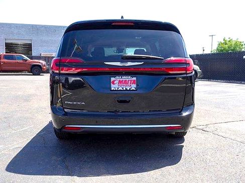 Used 2023 Chrysler Pacifica Touring-L FWD image 6