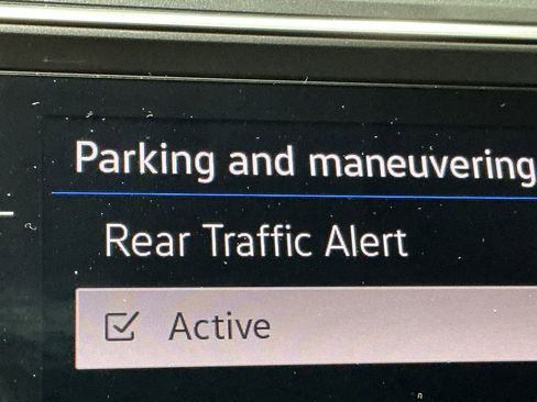 Used 2021 Volkswagen Tiguan SE w/ Panoramic Sunroof Package image 14