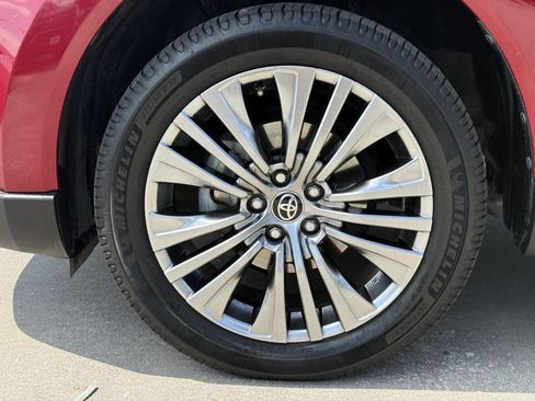 Used 2021 Toyota Venza Limited w/ Advanced Technology Package AWD/4WD image 12