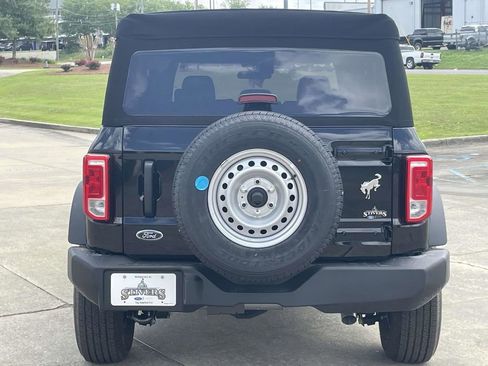 New 2025 Ford Bronco 4-Door image 4