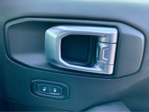 Used 2021 Jeep Wrangler Unlimited Sahara image 54