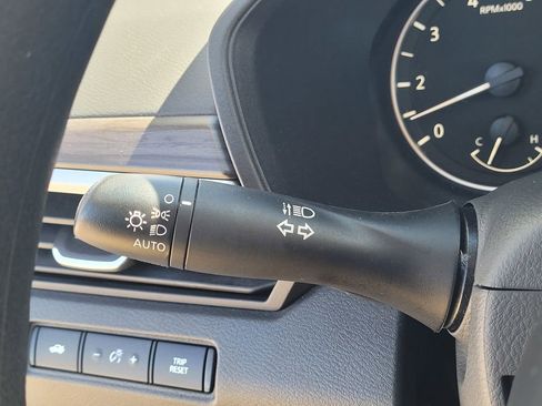 Used 2025 Nissan Altima 2.5 SV FWD image 16