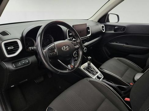 Used 2022 Hyundai Venue Limited FWD image 9