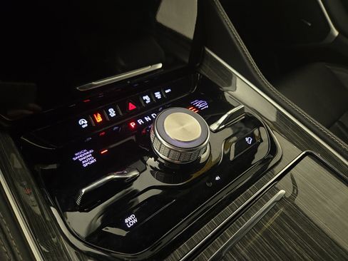 Used 2022 Jeep Wagoneer Series III image 25