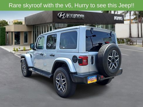 Used 2024 Jeep Wrangler Unlimited Sahara AWD/4WD image 5