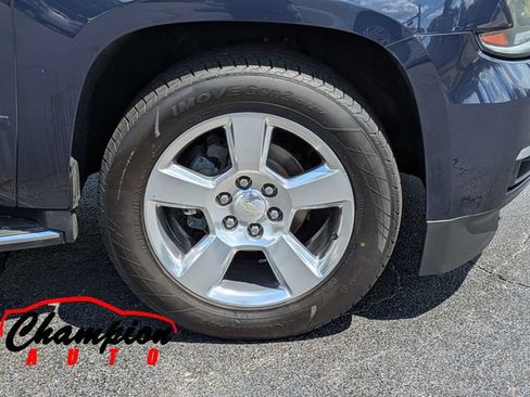 Used 2018 Chevrolet Suburban Premier AWD/4WD image 12