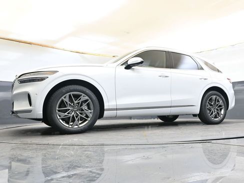 Used 2023 Genesis GV70 2.5T w/ Advanced Package AWD/4WD image 40