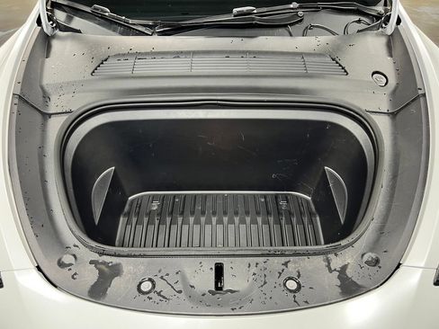 Used 2025 Tesla Model Y Long Range RWD image 19