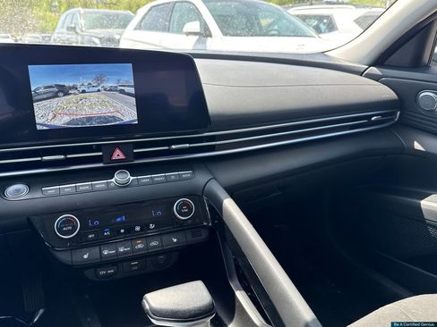 Certified 2025 Hyundai Elantra SEL FWD image 19