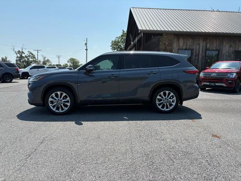 Used 2021 Toyota Highlander Limited FWD image 4