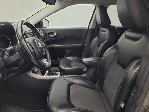 Used 2018 Jeep Compass Latitude w/ Cold Weather Group AWD/4WD image 17