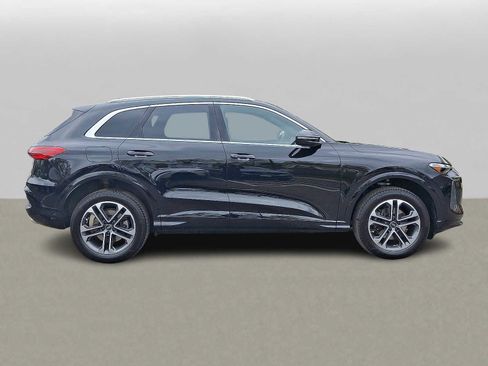 Used 2025 Audi Q5 Premium w/ 19" Wheel Package AWD/4WD image 26