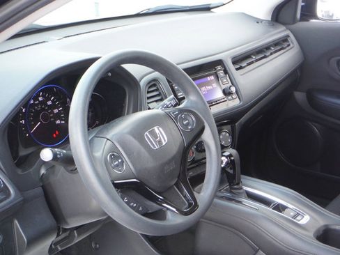 Used 2019 Honda HR-V LX image 9