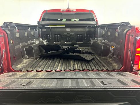 Used 2025 Chevrolet Colorado Z71 w/ Technology Package AWD/4WD image 25