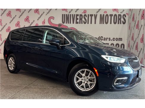 Used 2023 Chrysler Pacifica Touring-L FWD image 2