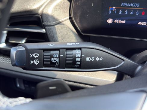 Used 2025 Chevrolet Traverse LT AWD/4WD image 15