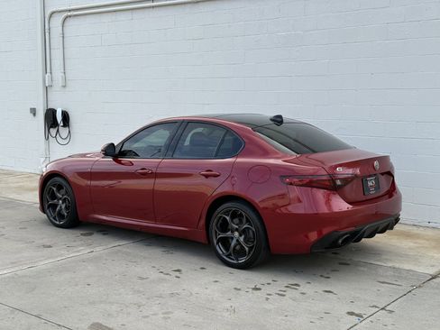 Used 2017 Alfa Romeo Giulia Ti w/ TI 19" Sport Package image 5