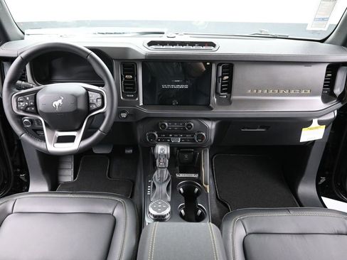 New 2025 Ford Bronco Badlands image 14