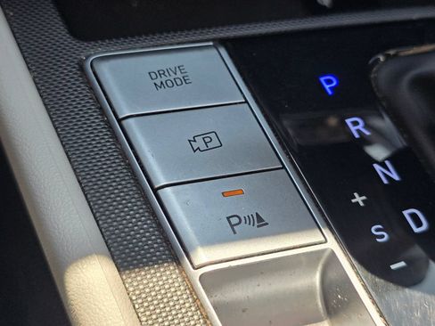 Used 2024 Hyundai Elantra Limited FWD image 31