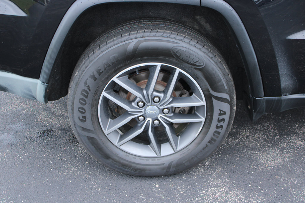 Used 2017 Jeep Grand Cherokee Limited AWD/4WD image 19