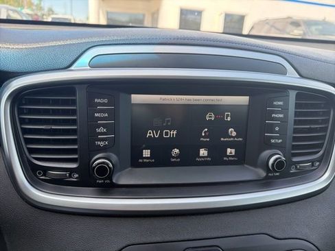Used 2020 Kia Sorento LX image 23