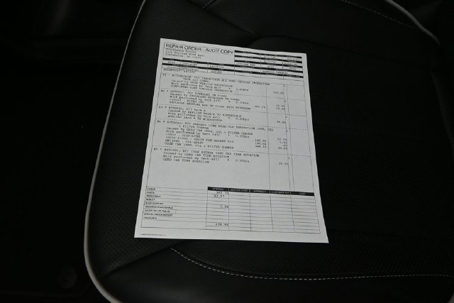 Used 2026 Chrysler Pacifica Limited FWD image 4