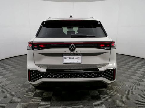 New 2026 Volkswagen Tiguan SEL R-Line AWD/4WD image 31