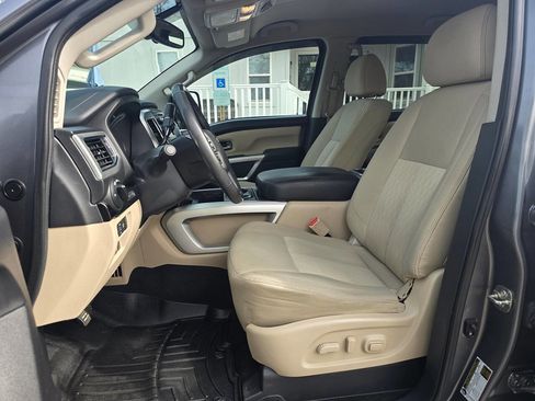 Used 2016 Nissan Titan SV image 20