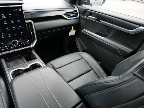 Used 2024 GMC Acadia Elevation w/ Super Cruise Package image 15