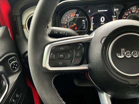 Used 2025 Jeep Wrangler Unlimited Sahara AWD/4WD image 12