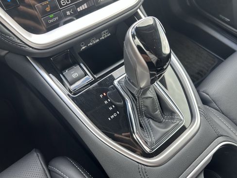 Used 2025 Subaru Outback Limited AWD/4WD image 15