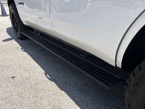 Used 2022 GMC Yukon AT4 w/ AT4 Premium Plus Package AWD/4WD image 10