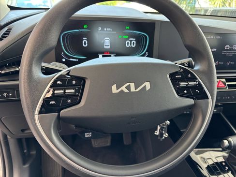 Used 2026 Kia Niro LX FWD image 28