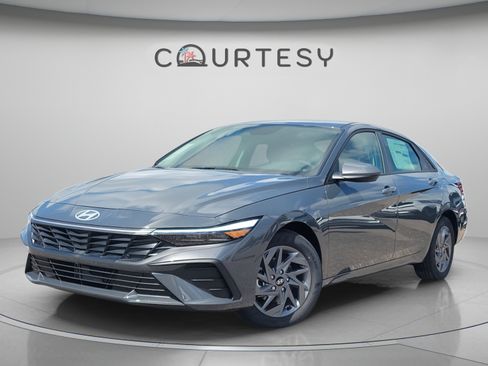 New 2025 Hyundai Elantra Hybrid FWD image 4