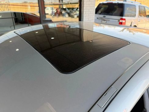 Used 2005 Mercedes-Benz E 320 Sedan image 9