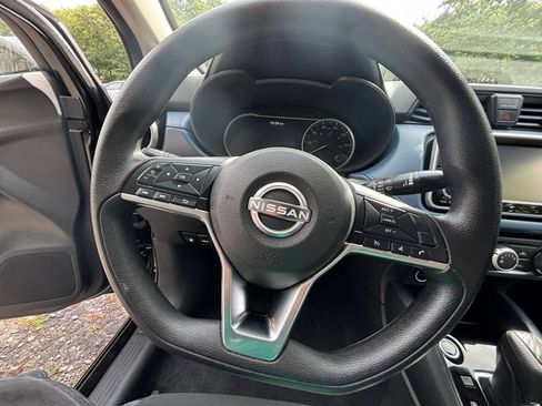 Used 2025 Nissan Versa SV FWD image 27