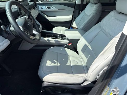 Used 2026 Ford Explorer Active w/ Active Comfort Package RWD image 15