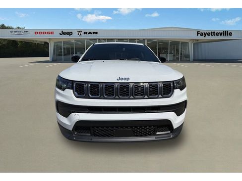Used 2025 Jeep Compass Sport image 8