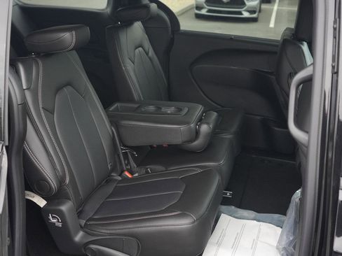 New 2026 Chrysler Pacifica Select w/ S Appearance Package image 29