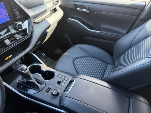 Used 2025 Toyota Highlander XSE AWD/4WD image 26