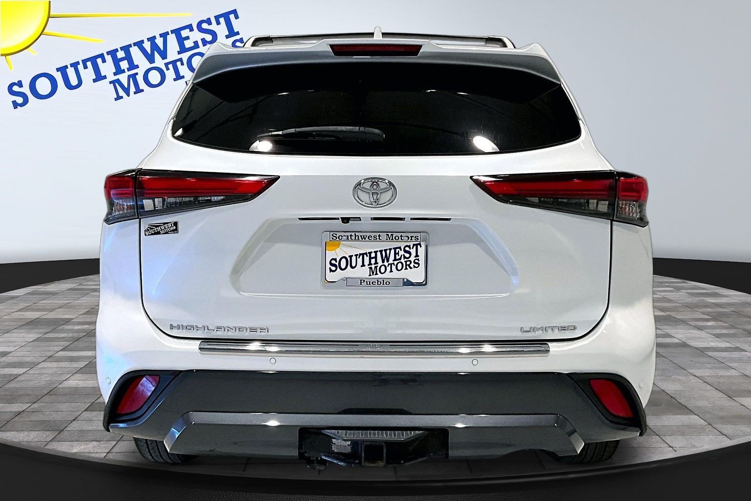 Used 2022 Toyota Highlander Limited FWD image 6
