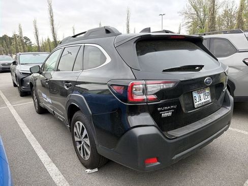 Used 2025 Subaru Outback Premium image 5