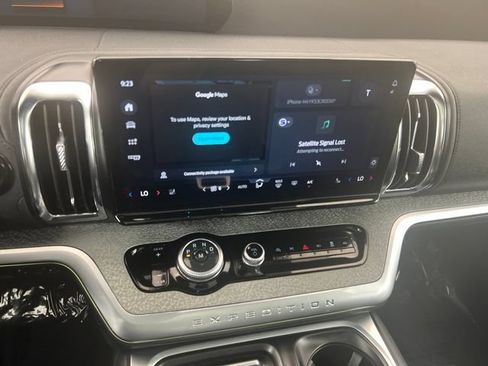 Used 2025 Ford Expedition Tremor AWD/4WD image 19