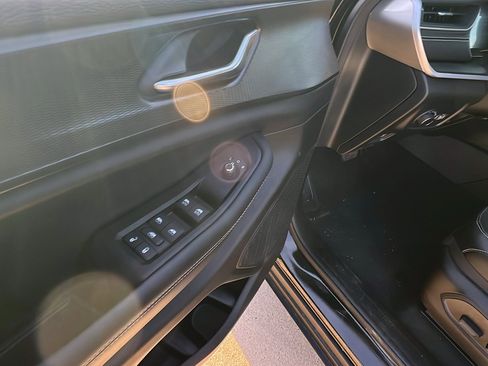 Used 2025 Jeep Grand Cherokee Altitude image 15