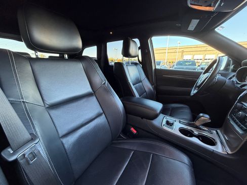 Used 2017 Jeep Grand Cherokee Limited w/ Luxury Group II image 19