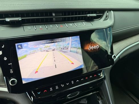 New 2026 Jeep Grand Cherokee Limited w/ Limited Altitude Package image 19