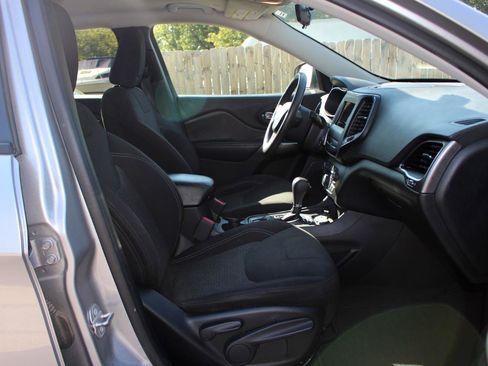 Used 2020 Jeep Cherokee Latitude FWD image 37