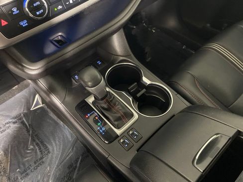 Used 2019 Toyota Highlander SE AWD/4WD image 24