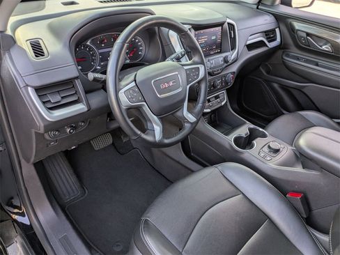 Used 2024 GMC Terrain SLT image 17